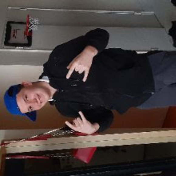 Meet your Posher, Ayute - Picture 1 of 1